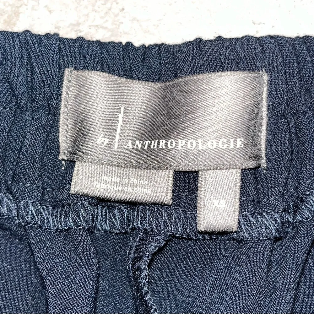 Anthropologie Navy Blue Copley Tapered Leg Pleated Trouser Pants size XS